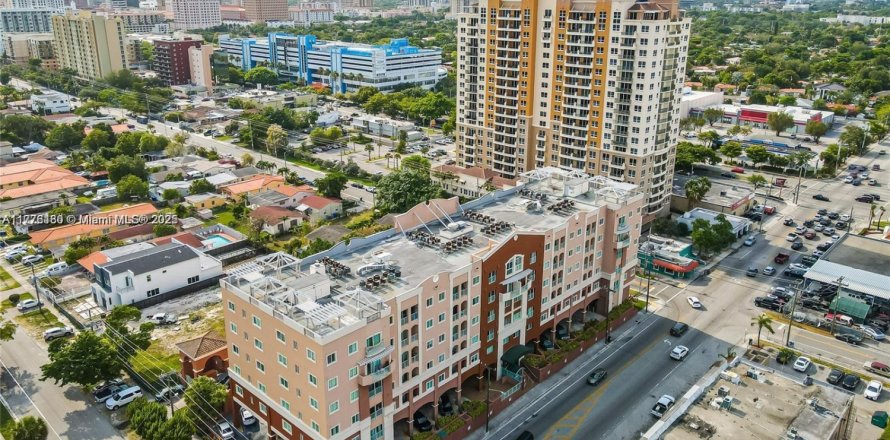 Condominio en Miami, Florida, 2 dormitorios № 1697274