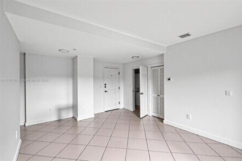 Купить кондоминиум в Майами, Флорида 2 спальни, 83.33м2, № 1697274 - фото 8
