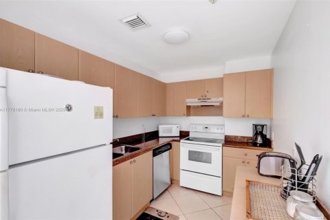 Купить кондоминиум в Майами, Флорида 2 спальни, 83.33м2, № 1697274 - фото 16