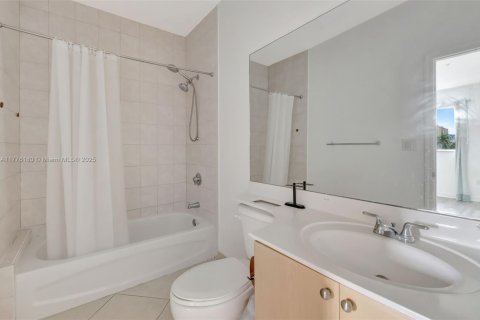Купить кондоминиум в Майами, Флорида 2 спальни, 83.33м2, № 1697274 - фото 20
