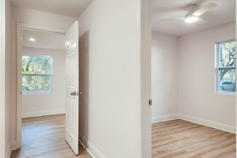 House in Tampa, Florida 4 bedrooms, 182.09 sq.m. № 2197145 - photo 23