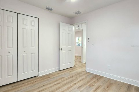 House in Tampa, Florida 4 bedrooms, 182.09 sq.m. № 2197145 - photo 29