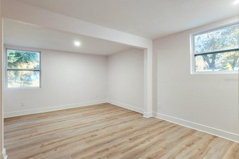 House in Tampa, Florida 4 bedrooms, 182.09 sq.m. № 2197145 - photo 15