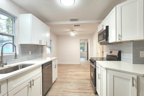 House in Tampa, Florida 4 bedrooms, 182.09 sq.m. № 2197145 - photo 22