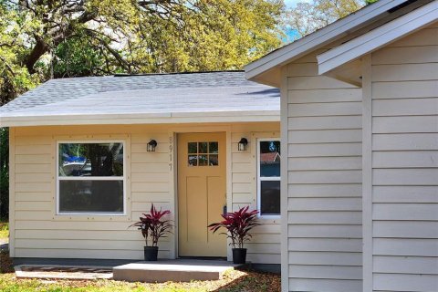 House in Tampa, Florida 4 bedrooms, 182.09 sq.m. № 2197145 - photo 2