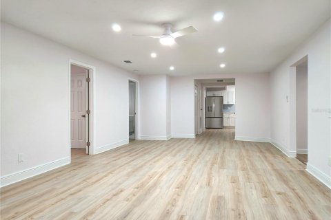 House in Tampa, Florida 4 bedrooms, 182.09 sq.m. № 2197145 - photo 9