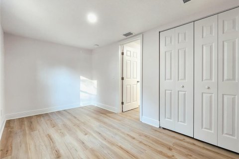 House in Tampa, Florida 4 bedrooms, 182.09 sq.m. № 2197145 - photo 26
