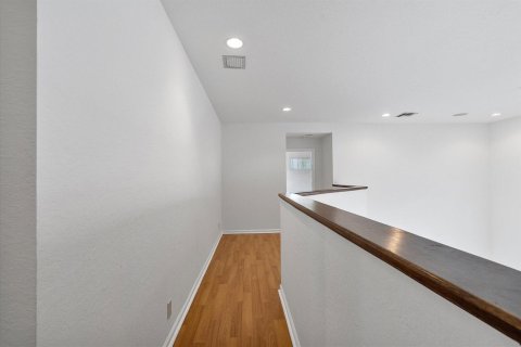 House in Weston, Florida 7 bedrooms, 341.42 sq.m. № 2253836 - photo 21