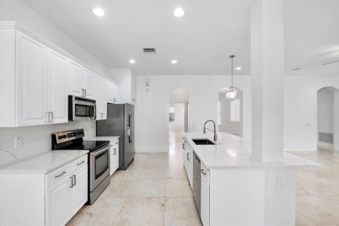 House in Weston, Florida 7 bedrooms, 341.42 sq.m. № 2253836 - photo 4