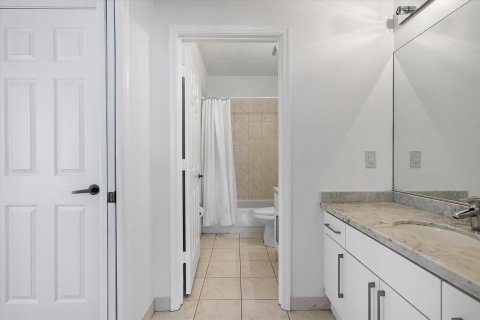 House in Weston, Florida 7 bedrooms, 341.42 sq.m. № 2253836 - photo 27