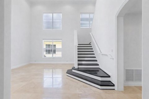 House in Weston, Florida 7 bedrooms, 341.42 sq.m. № 2253836 - photo 10