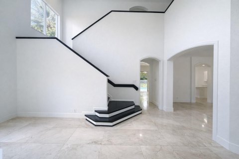 House in Weston, Florida 7 bedrooms, 341.42 sq.m. № 2253836 - photo 11