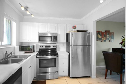 Copropriété à vendre à Lantana, Floride: 1 chambre, 74.88 m2 № 2250642 - photo 5