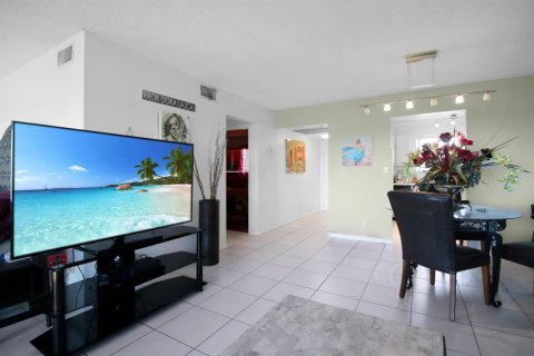 Copropriété à vendre à Lantana, Floride: 1 chambre, 74.88 m2 № 2250642 - photo 10