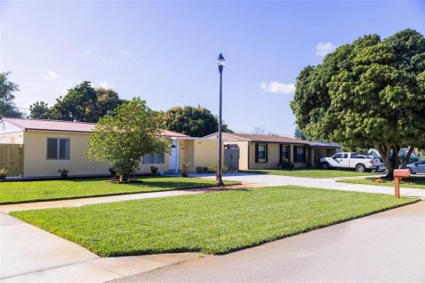 Villa ou maison à vendre à West Palm Beach, Floride: 3 chambres, 104.24 m2 № 2416390 - photo 6