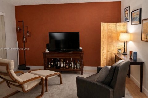 House in Pembroke Pines, Florida 3 bedrooms, 136.75 sq.m. № 2009428 - photo 5