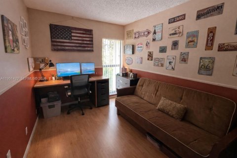 House in Pembroke Pines, Florida 3 bedrooms, 136.75 sq.m. № 2009428 - photo 11