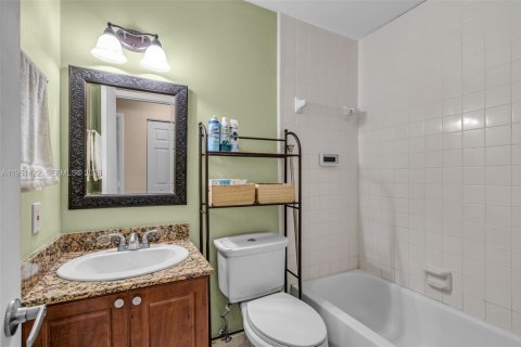 House in Pembroke Pines, Florida 3 bedrooms, 136.75 sq.m. № 2009428 - photo 20