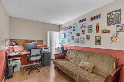 House in Pembroke Pines, Florida 3 bedrooms, 136.75 sq.m. № 2009428 - photo 19