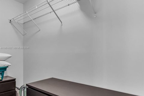 House in Pembroke Pines, Florida 3 bedrooms, 136.75 sq.m. № 2009428 - photo 18