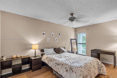 House in Pembroke Pines, Florida 3 bedrooms, 136.75 sq.m. № 2009428 - photo 21