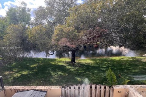 House in Pembroke Pines, Florida 3 bedrooms, 136.75 sq.m. № 2009428 - photo 16