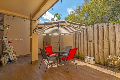 House in Pembroke Pines, Florida 3 bedrooms, 136.75 sq.m. № 2009428 - photo 24