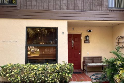 Дом в Пемброк-Пайнс, Флорида 3 спальни, 136.75м2 № 2009428