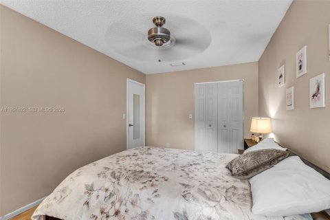 House in Pembroke Pines, Florida 3 bedrooms, 136.75 sq.m. № 2009428 - photo 22