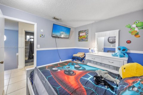 House in Miami, Florida 4 bedrooms, 171.87 sq.m. № 1752750 - photo 30