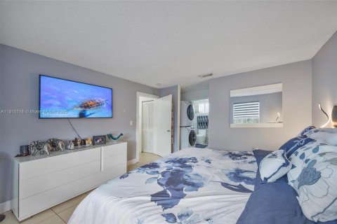 House in Miami, Florida 4 bedrooms, 171.87 sq.m. № 1752750 - photo 23