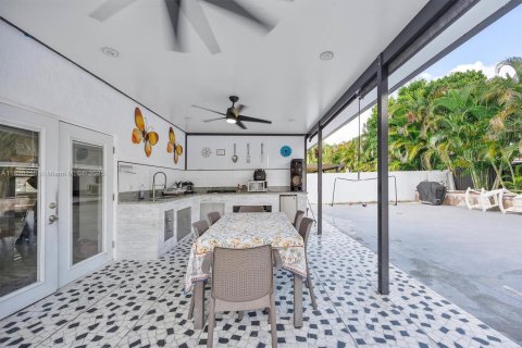 House in Miami, Florida 4 bedrooms, 171.87 sq.m. № 1752750 - photo 16