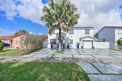 House in Miami, Florida 4 bedrooms, 171.87 sq.m. № 1752750 - photo 3