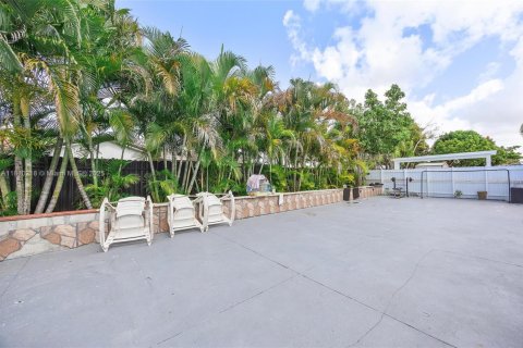 House in Miami, Florida 4 bedrooms, 171.87 sq.m. № 1752750 - photo 17