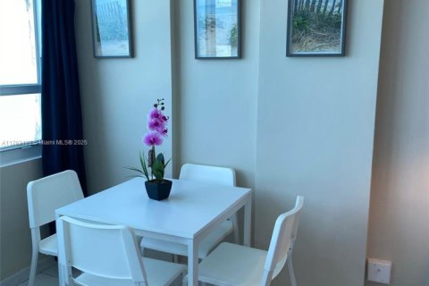 Condo in Miami Beach, Florida  № 1573168 - photo 9