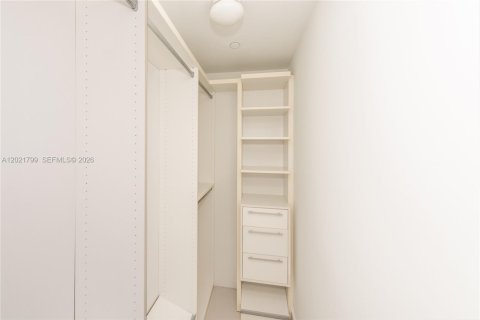 Copropriété à vendre à Miami, Floride: 2 chambres, 89.28 m2 № 2256954 - photo 16