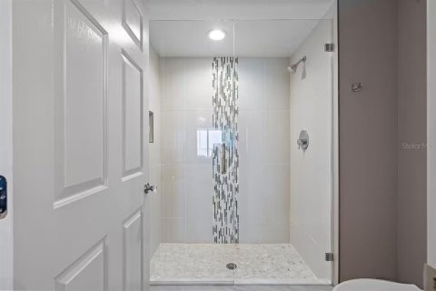 Condo in North Redington Beach, Florida, 3 bedrooms  № 1593135 - photo 23