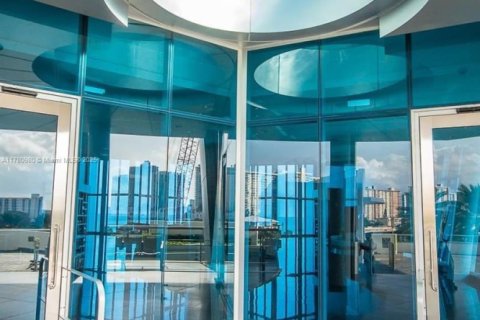 Condo in Sunny Isles Beach, Florida, 1 bedroom  № 1708896 - photo 13