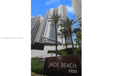Condo in Sunny Isles Beach, Florida, 1 bedroom  № 1708896 - photo 15