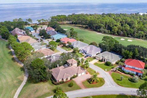 House in Destin, Florida 4 bedrooms, 289.3 sq.m. № 559263 - photo 1