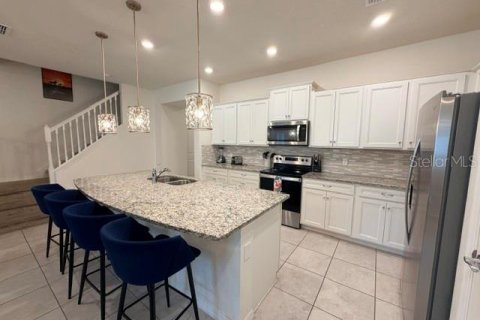 Touwnhouse à vendre à Davenport, Floride: 5 chambres, 212.1 m2 № 2306415 - photo 5
