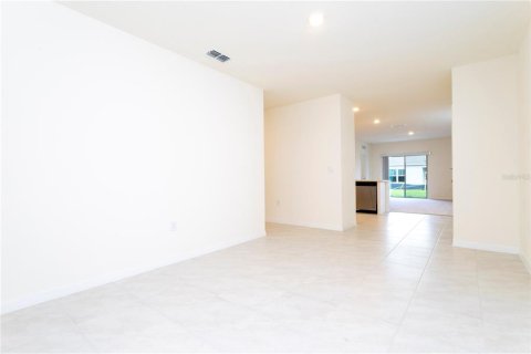House in Saint Cloud, Florida 3 bedrooms, 139.45 sq.m. № 2098417 - photo 24