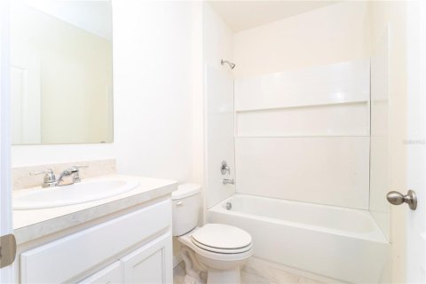 House in Saint Cloud, Florida 3 bedrooms, 139.45 sq.m. № 2098417 - photo 30