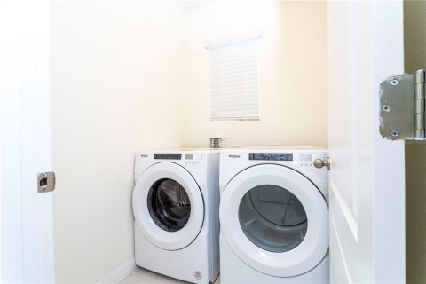 House in Saint Cloud, Florida 3 bedrooms, 139.45 sq.m. № 2098417 - photo 21