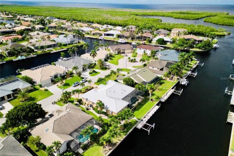House in Punta Gorda, Florida 3 bedrooms, 279.91 sq.m. № 2130189 - photo 26