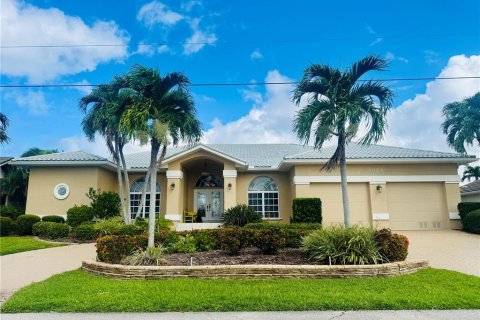 Casa en Punta Gorda, Florida 3 dormitorios, 279.91 m2 № 2130189