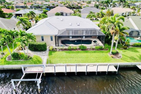 House in Punta Gorda, Florida 3 bedrooms, 279.91 sq.m. № 2130189 - photo 28