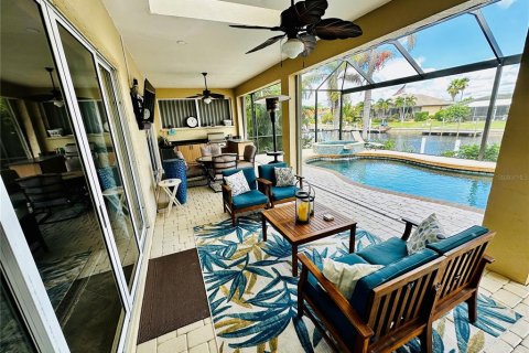 House in Punta Gorda, Florida 3 bedrooms, 279.91 sq.m. № 2130189 - photo 6