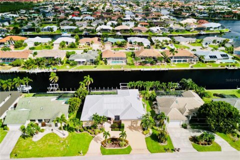 House in Punta Gorda, Florida 3 bedrooms, 279.91 sq.m. № 2130189 - photo 30
