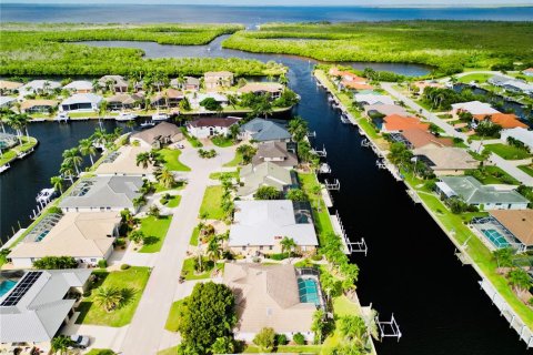 House in Punta Gorda, Florida 3 bedrooms, 279.91 sq.m. № 2130189 - photo 29